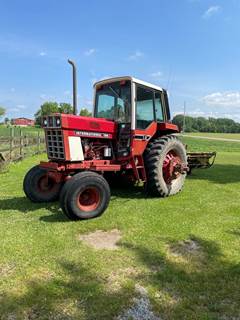 International 1586 Tractor