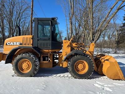 Case 521D Wheel Loader - Bucket