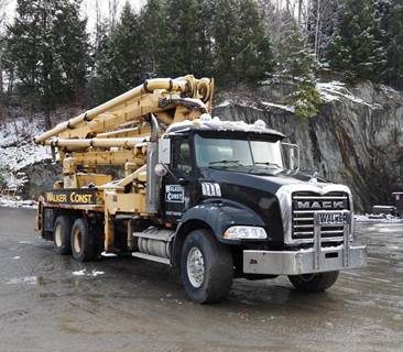 2006 Mack Granite Pump Hoist Truck - Putzmeister 32 Concrete Pump with Remote Control