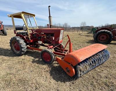International 140 Tractor - Broom