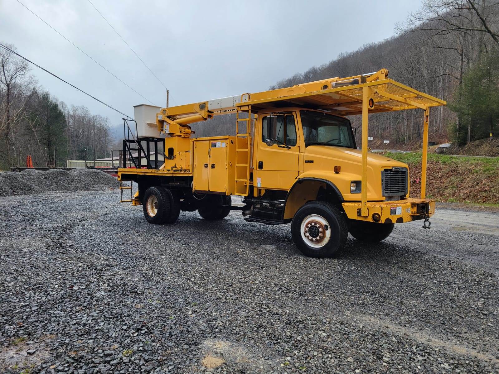 2004 Freightliner FL70 Boom / Bucket Truck Winch For Sale, 79,000