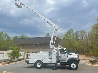 2010 International 7300 SFA 4X4 Dt466 Boom / Bucket Truck - Hi-Ranger TL50P Aerial Lift