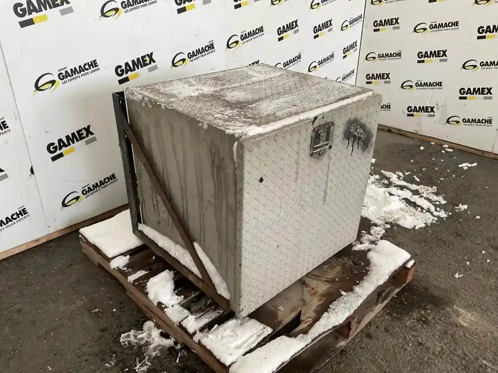 Kenworth T800 Battery Box For Sale | Île-Aux-Noix, QC, Canada | GX