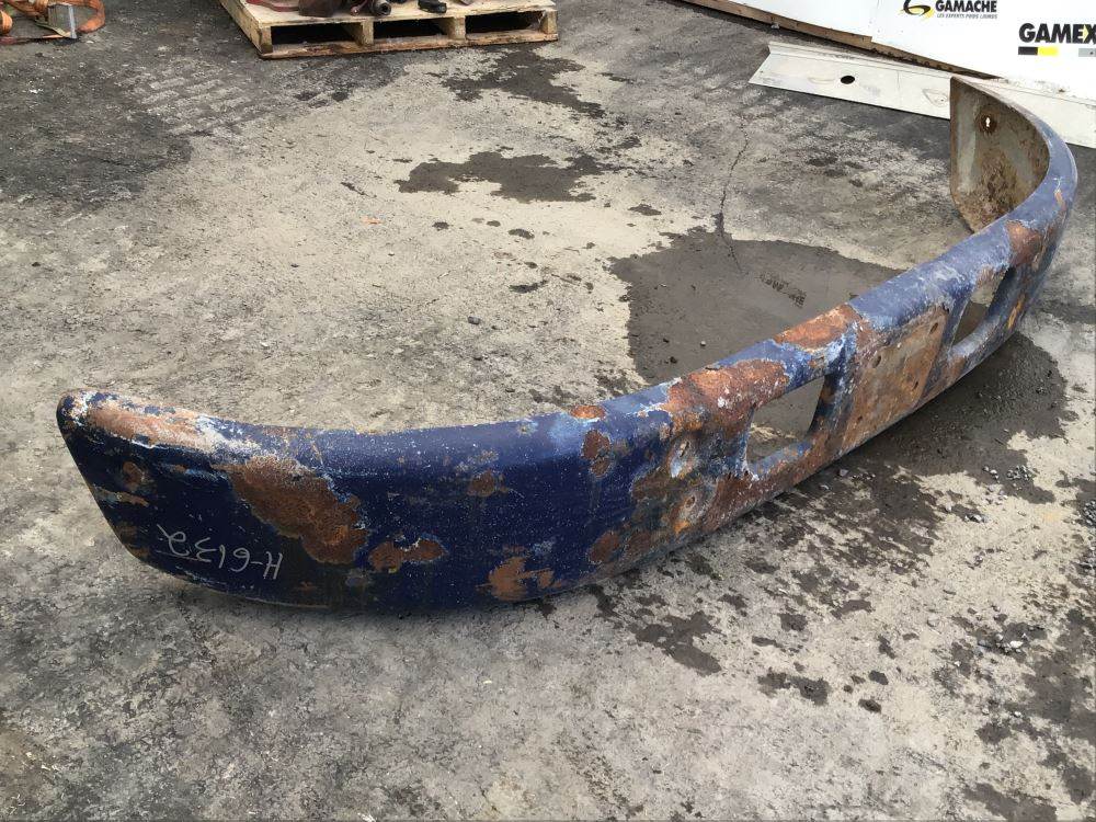 2000 Sterling LT9500 Front Bumper For Sale ÎleAuxNoix, QC, Canada