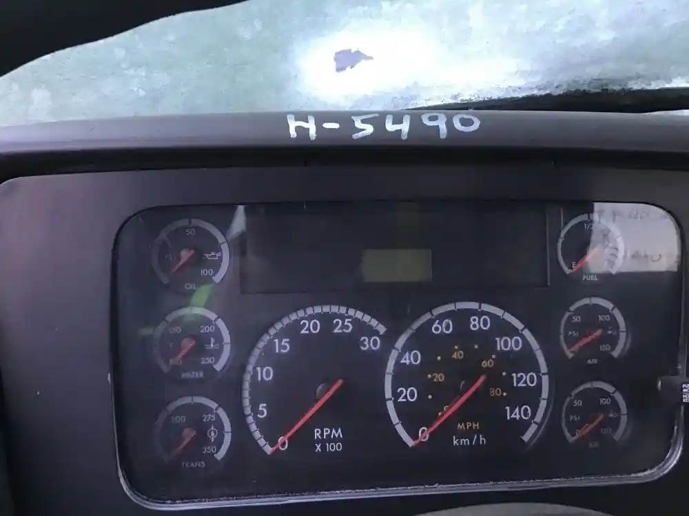 2004 Sterling LT9500 Instrument Panel Cluster For Sale ÎleAuxNoix