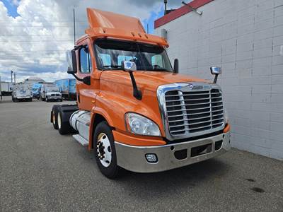 Freightliner Cascadia 125 Day Cab Truck - Detroit