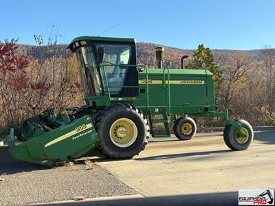 John Deere 4895/896 Self-Propelled Mower Conditioner/Windrower