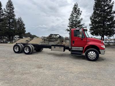International DuraStar 4300 Tandem Axle Cab & Chassis Truck - MAXXFORCE 11, 350HP, 6 Speed Automatic