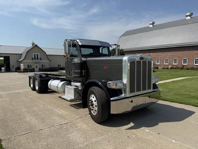 Peterbilt 389 Tandem Axle Cab & Chassis Truck - Paccar, 510HP, 18 Speed Manual