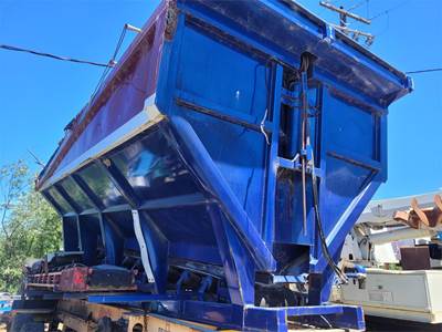 2003 CanAmerican SOIL KING XL19 Stone Slinger / Spreader Truck Body