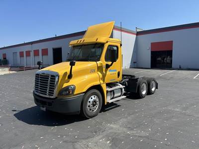 Freightliner Cascadia 113 Day Cab Truck - Detroit, Automatic