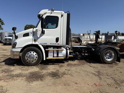 Freightliner Cascadia 113 Single Axle Day Cab Truck - Detroit 435HP, 12 Speed Dt12 Automatic