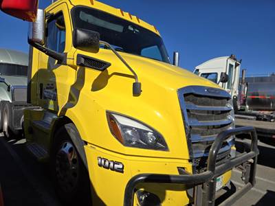 Freightliner Cascadia 116 Day Cab Truck - Detroit 400HP, 12 Speed Dt12 Amt