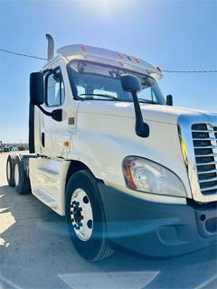 Freightliner Cascadia 125 Day Cab Truck - Detroit 455HP, 10 Speed Manual