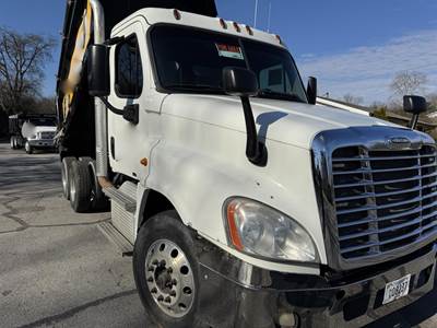 Freightliner Cascadia 125 Day Cab Truck - Detroit, 10 Speed Manual