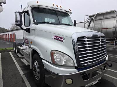 Freightliner Cascadia 125 Day Cab Truck - Detroit 410HP, 12 Speed Dt12 Amt