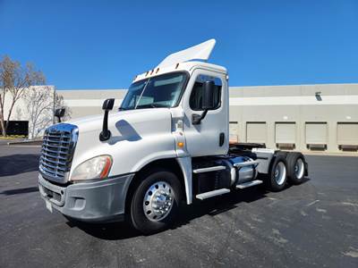Freightliner Cascadia 125 Day Cab Truck - Detroit 475HP, 10 Speed Manual
