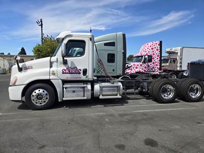 Freightliner Cascadia 125 Day Cab Truck - Detroit 450HP, 12 Speed Dt12 Amt