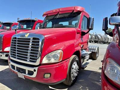 Freightliner Cascadia 125 Single Axle Day Cab Truck - Detroit 450HP, 10 Speed Manual