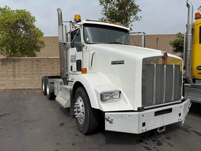 Kenworth T800 Day Cab Truck - Cummins 485HP, 13 Speed Manual