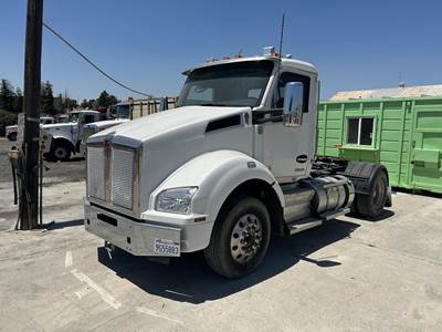 Kenworth T880 Single Axle Day Cab Truck - Paccar 405HP, 12 Speed Automatic