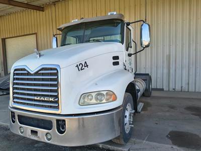 Mack Pinnacle CXU612 Day Cab Truck - MP8 400HP, Automatic