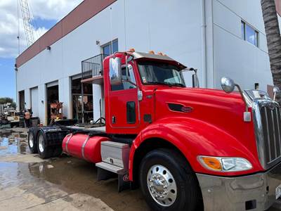 Peterbilt 386 Day Cab Truck - Paccar 455HP, 18 Speed Manual