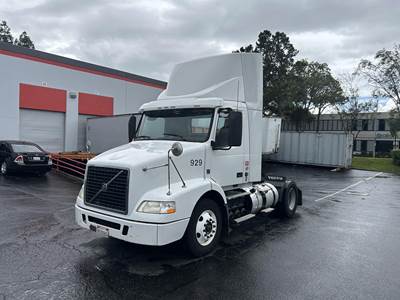 Volvo VNM42T200 Single Axle Day Cab Truck - D11 365HP, Automatic