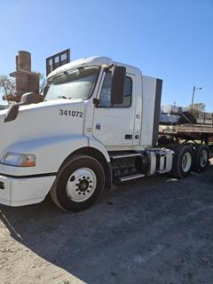 Volvo VNM64T200 Day Cab Truck - D13 425HP, 10 Speed I Shift Automatic