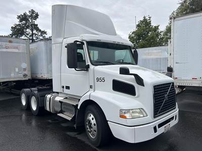 Volvo VNM64T200 Day Cab Truck - D13 375HP, Automatic