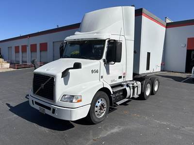 Volvo VNM64T200 Day Cab Truck - D13 375HP, Automatic