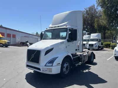 Volvo VNR42T300 Single Axle Day Cab Truck - D13 425HP, Automatic