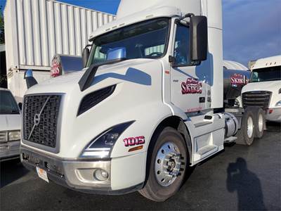 Volvo VNR64T300 Day Cab Truck - 425HP, 12 Speed I Shift Amt