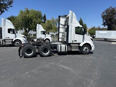 Volvo VNR64T300 Day Cab Truck - D13 425HP, Automatic