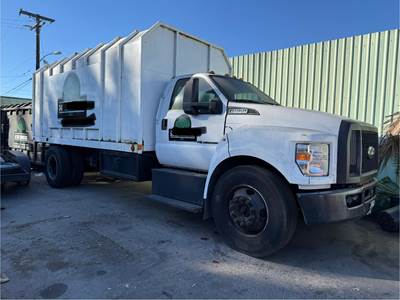 Ford F-650 Box Truck - Automatic