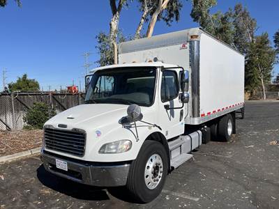 Freightliner M2 106 Box Truck - Automatic
