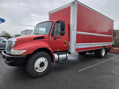 International DuraStar 4300 Box Truck - 240HP, Automatic, Liftgate