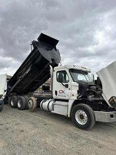 Freightliner Cascadia 125 Dump Truck - Detroit 435HP, 10 Speed Manual