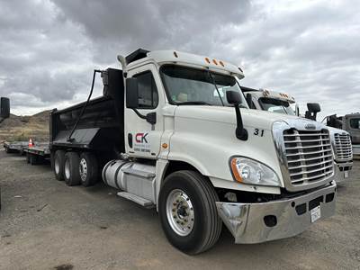 Freightliner Cascadia 125 Dump Truck - Detroit 435HP, 10 Speed Manual