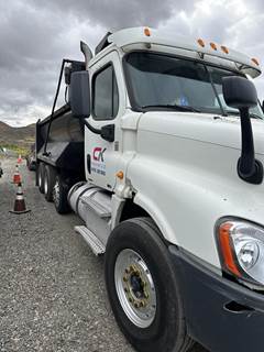 Freightliner Cascadia 125 Dump Truck - Detroit 435HP, 10 Speed Manual