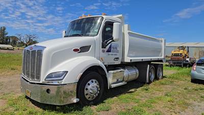 Peterbilt 579 Dump Truck - Paccar 455HP, 10 Speed Manual, 15' Dump