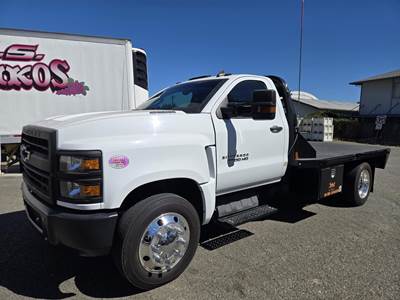 Chevrolet Silverado 5500HD 11 ft Flatbed Truck - 350HP, 10 Speed Automatic