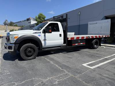 Ford F-550 XLT Flatbed Truck - Automatic