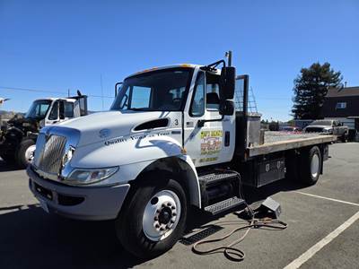 International DuraStar 4300 18 ft Flatbed Truck - 240HP, 5 Speed Automatic