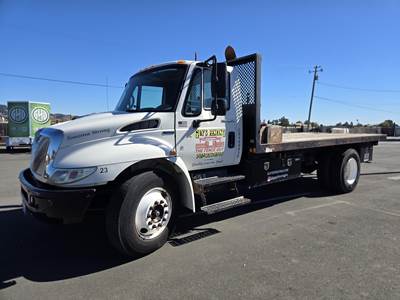 International DuraStar 4300 Flatbed Truck - 240HP, 5 Speed Automatic