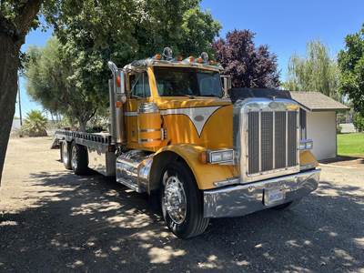 Peterbilt 379 Tandem Axle Flatbed Truck - 400HP, 8Ll Manual