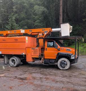 GMC TopKick C7500 Single Axle Forestry Bucket Truck - 300HP, 6 Speed Manual