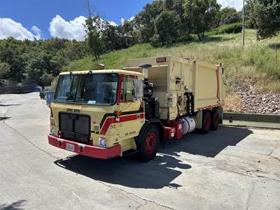 Autocar Xpeditor Tandem Axle Garbage Truck - Cummins, 345HP, 5 Speed Automatic