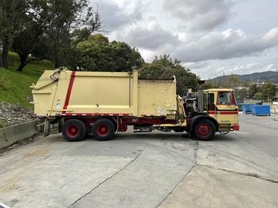 Autocar Xpeditor Tandem Axle Garbage Truck - Cummins, 345HP, Automatic
