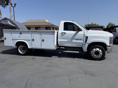 Chevrolet W5500 Mechanic / Service Truck - Automatic